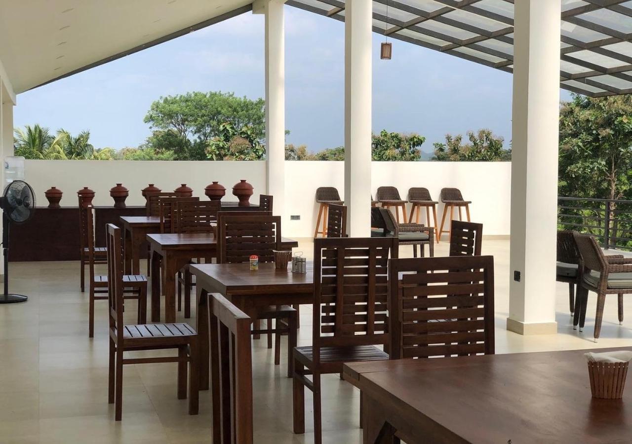 Hotel Atteriya Sigiriya Esterno foto